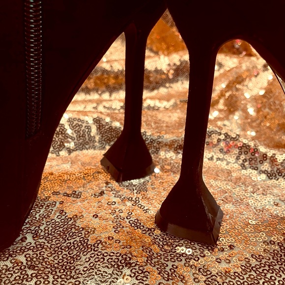 Black Booties Local Boutique - Picture 2 of 5